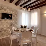Castello - Laguna Luxury By Wonderful Italy アパート *